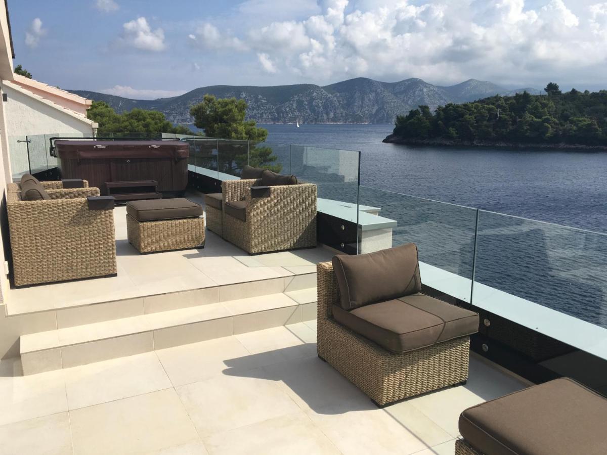 High View-A Seaside Villa With Huge Jacuzzi Račišće Zewnętrze zdjęcie