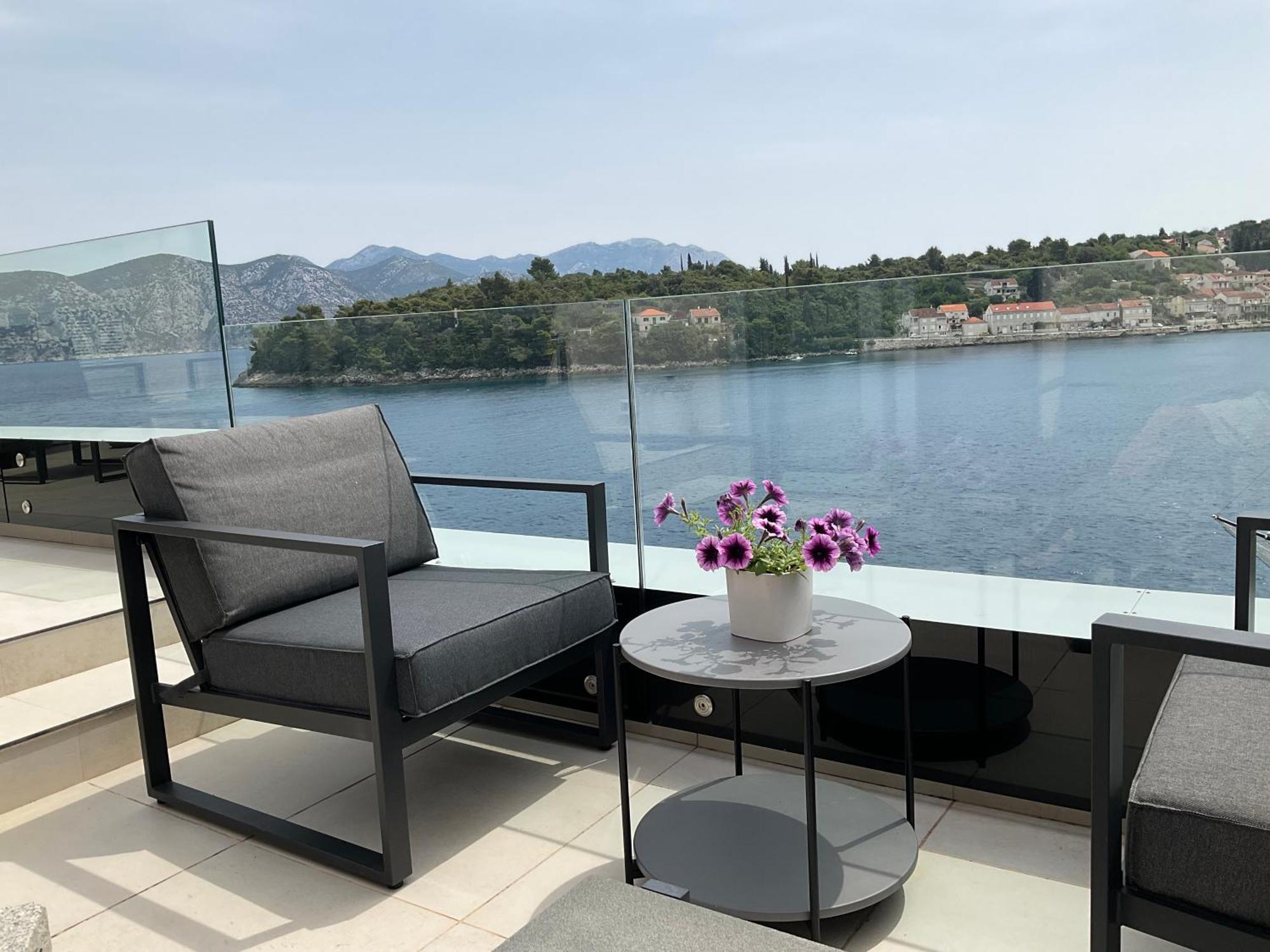 High View-A Seaside Villa With Huge Jacuzzi Račišće Zewnętrze zdjęcie